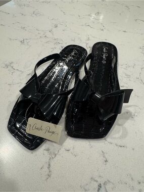 NWT Charlie Paige Black Bow Patent Sandals | Size 8